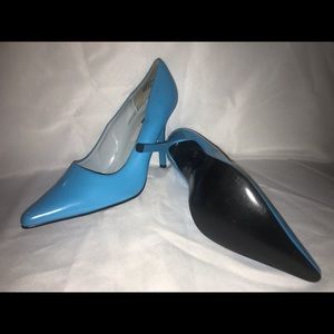Pretty and NEW turquoise stilettos. Size 7m